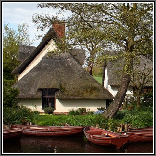 flatford-constable-cottage.jpg Constable Thatched Cottage