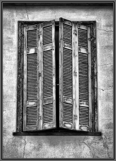 shutters.jpg Peeking Shutters