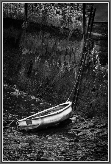 totnes-boat.jpg Boat In Tidal Mill Leat