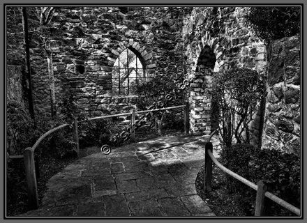 victorian-garden-path.jpg Elizabethan Garden Path Elizabethan Garden Path victorian-garden-path.jpg