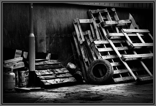 pallets-tyre-junk.jpg Pallets, Tyre And Junk